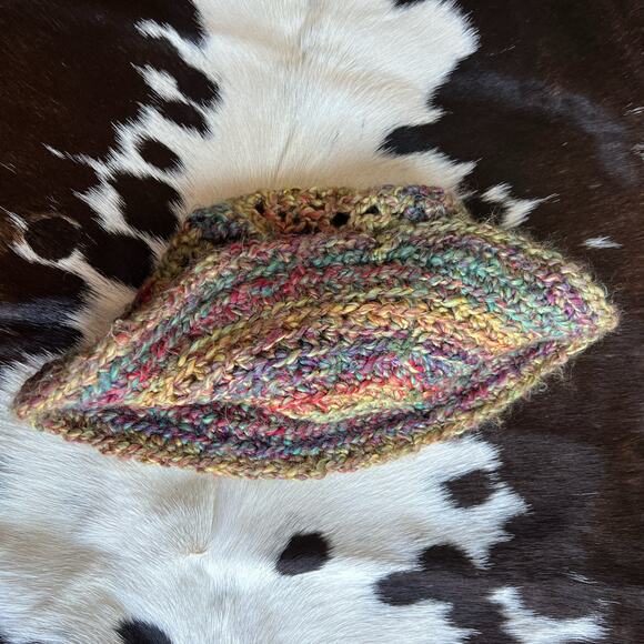 hippie boho fairy grunge neutral green multicolor knit floral attache hat - Picture 4 of 5